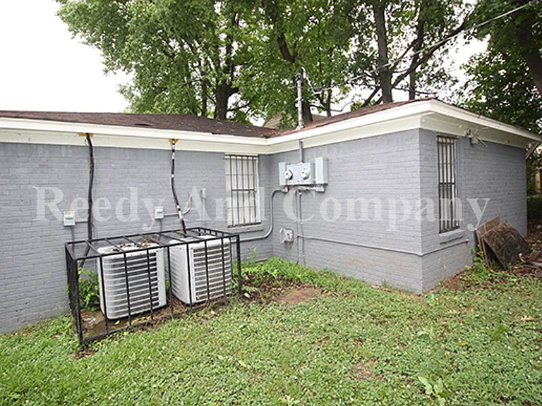 848 Biggs St — Photo 12