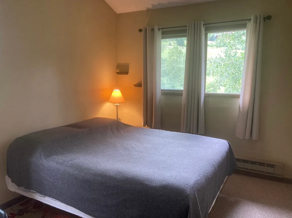 3 bed, 1300 sqft, $1,100 — Photo 3