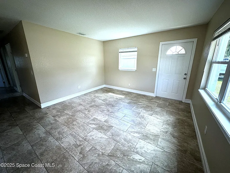 230 Crown Blvd — Photo 7