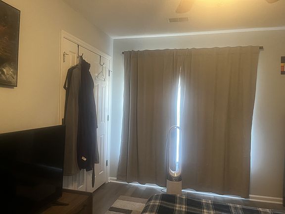 3rd image of 343 Briarbend Rd