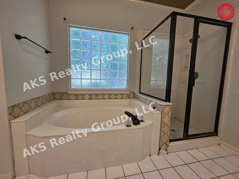 5004 Melrose Way — Photo 10