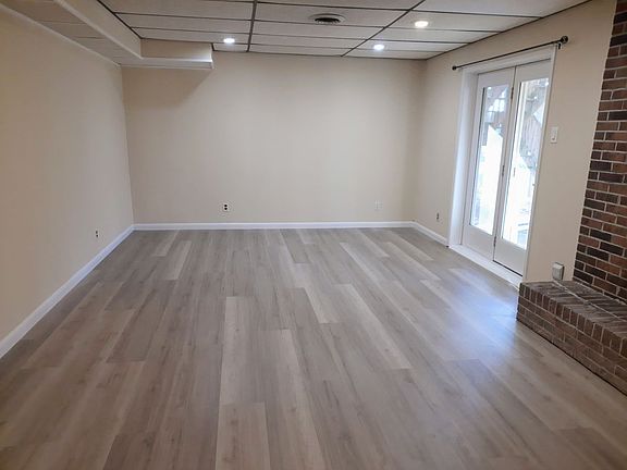 2nd image of 1521 Moorgate Dr APT B
