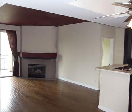 4th image of 2050 Camino De La Reina Unit 212