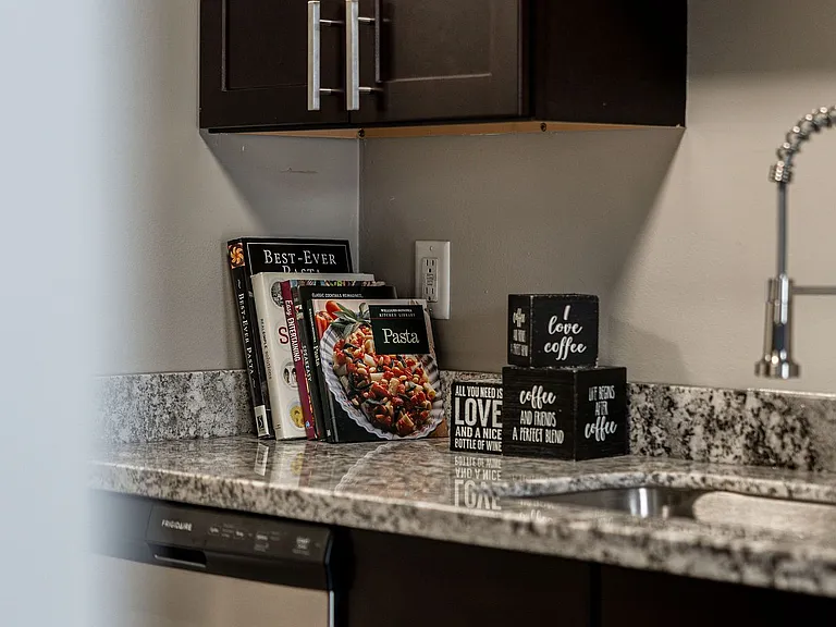 Atlas Pointe Apartments — Photo 10