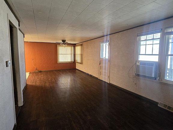 4th image of 7424 N River Rd