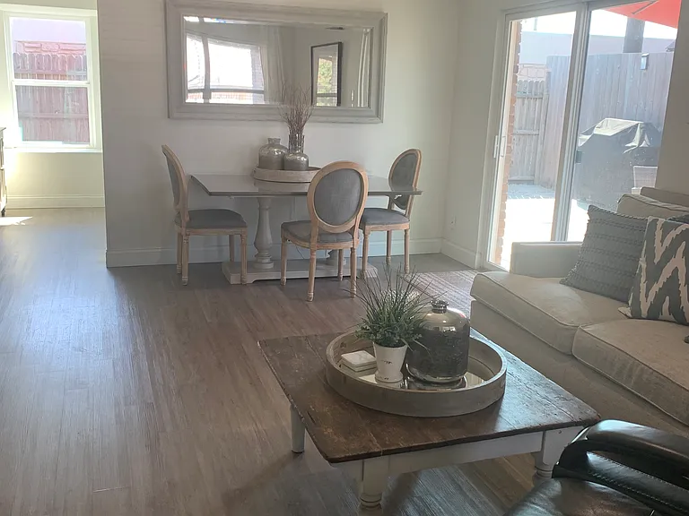 9946 Camfield Ave — Photo 8
