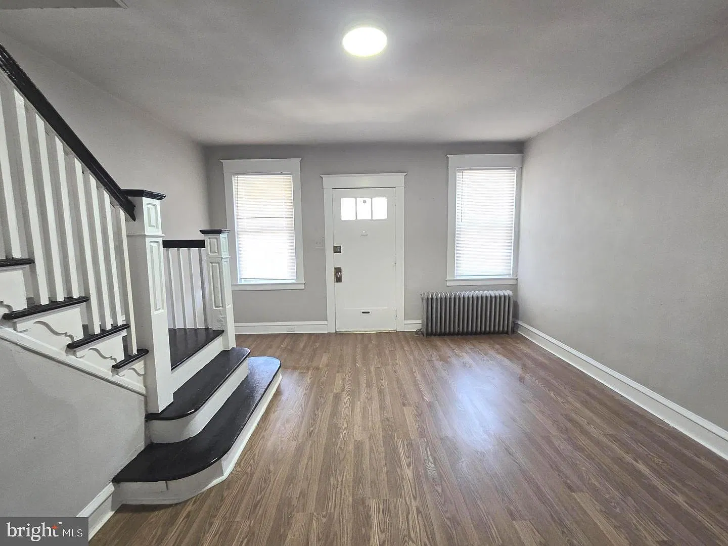 3 bed, 1.0 bath, 1260 sqft, $1,650 — Photo 2