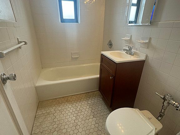 4th image of 19 Hamilton Ter APT 3H