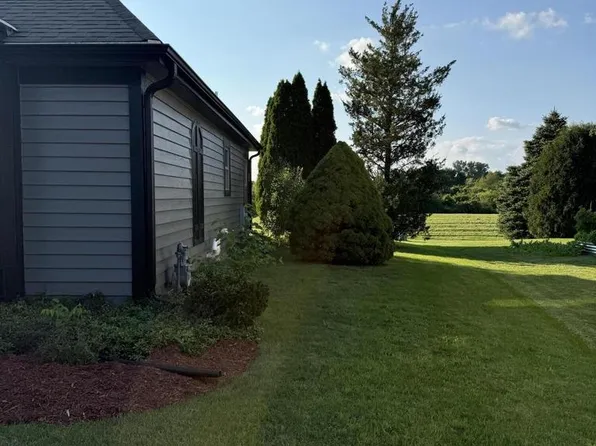 8530 W Woodfield COURT, Franklin, WI 53132