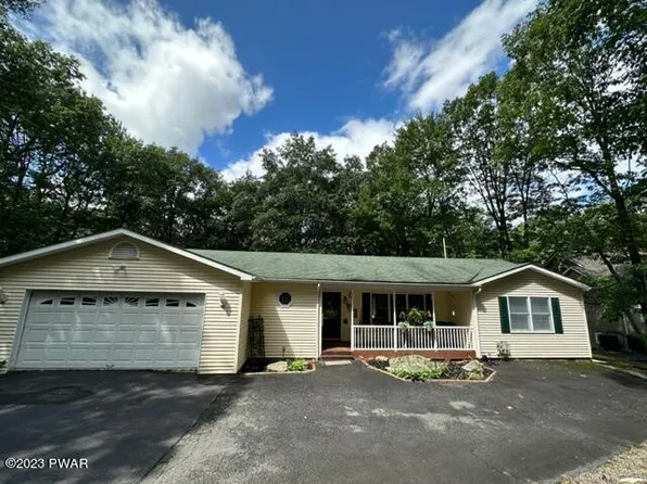 106 Surrey Ln, Hawley, PA 18428