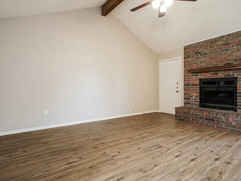 217 Tanglewood St — Photo 5
