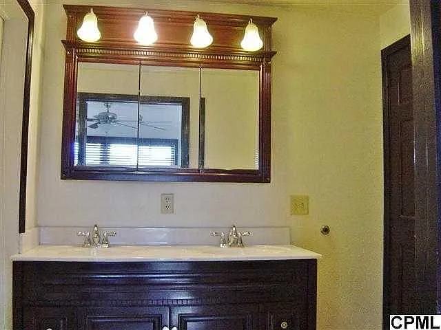 Double sink bathroom