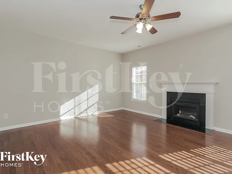 2266 Isaac St — Photo 5