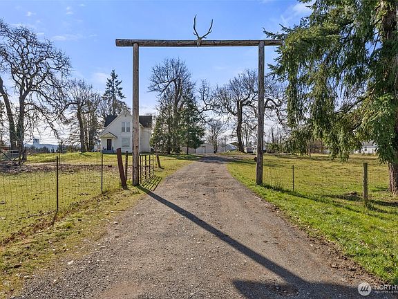 3rd image of 547 Ash Road