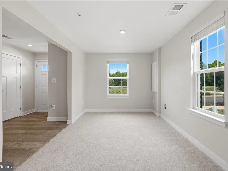 1550 Adamson Way — Photo 7