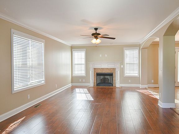 2nd image of 3640 Fox Tail Dr
