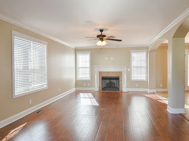 3640 Fox Tail Dr — Photo 2