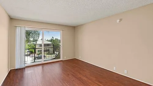 Vista Apartments — Photo 21