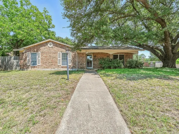 819 Clover Park Dr, Arlington, TX 76013