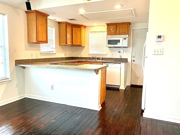 5th image of 515 Louie St
