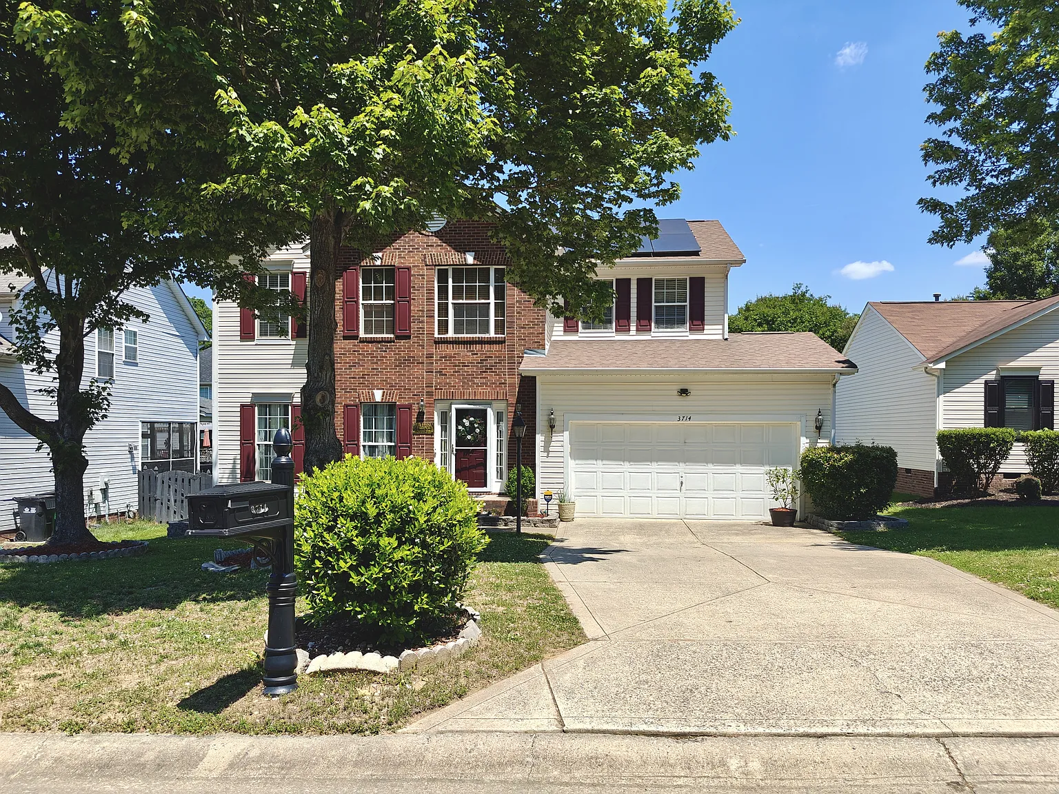 3 bed, 1.5 bath, 2026 sqft, $1,995 — Photo 2