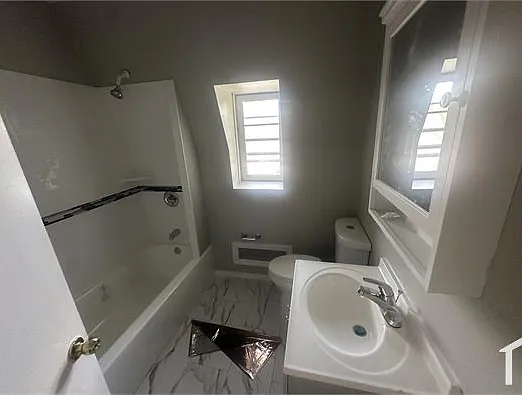 100 Earle Ave #3 — Photo 5