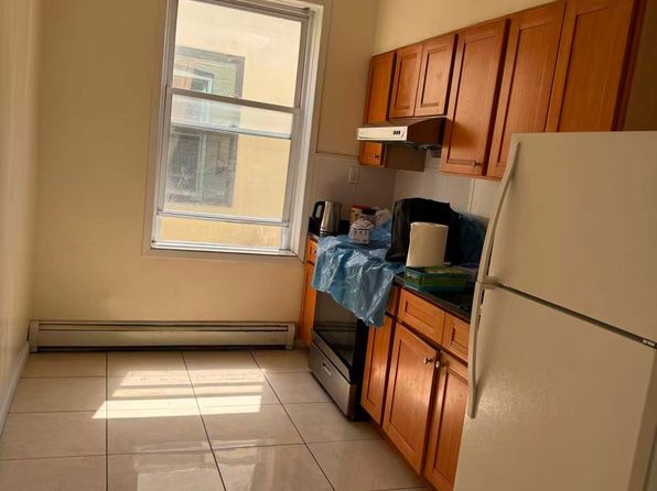 37 Bay 8th St #2