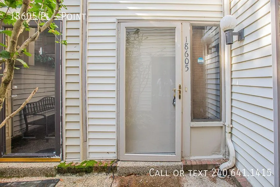 Charming 2 BR/1.5 BA Townhome in Montgomery Village! — Photo 2