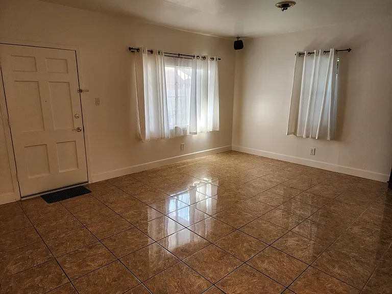 7029 Orion Ave — Photo 3
