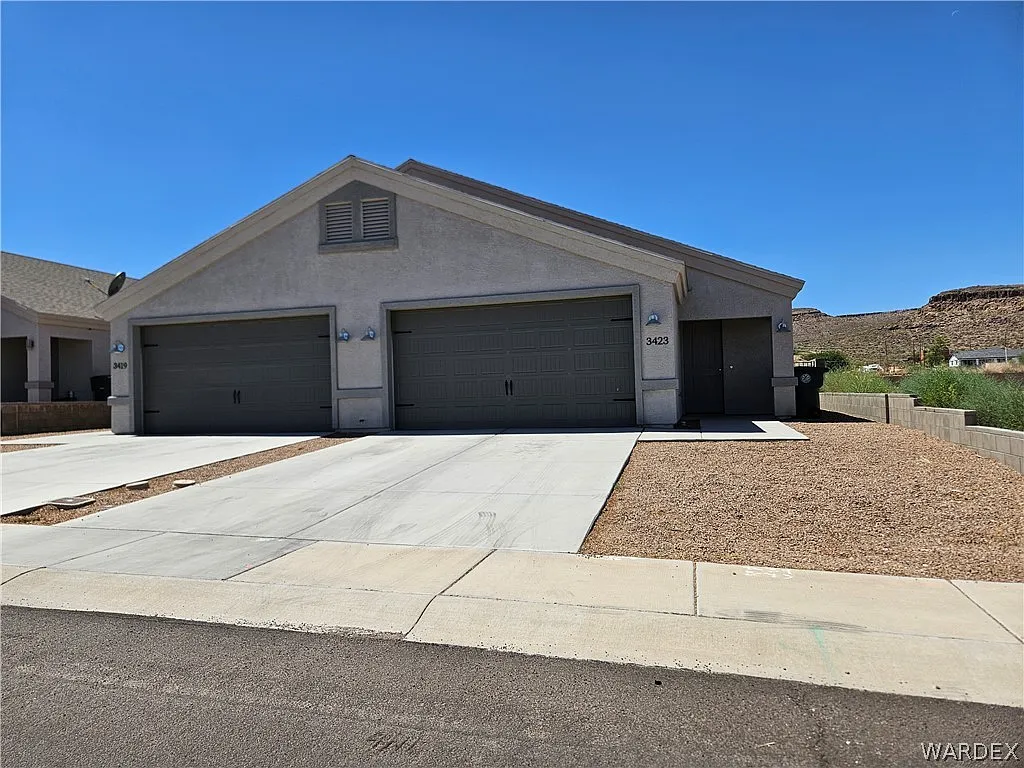 3 bed, 2.0 bath, 1397 sqft, $1,700 — Photo 1