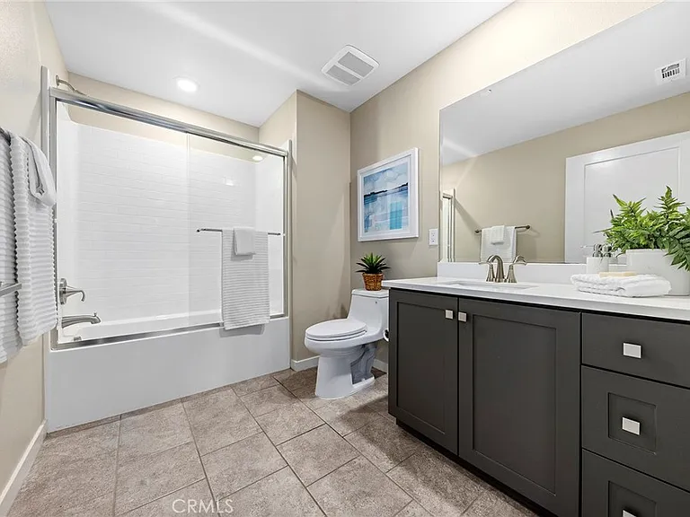 205 Bowery — Photo 20
