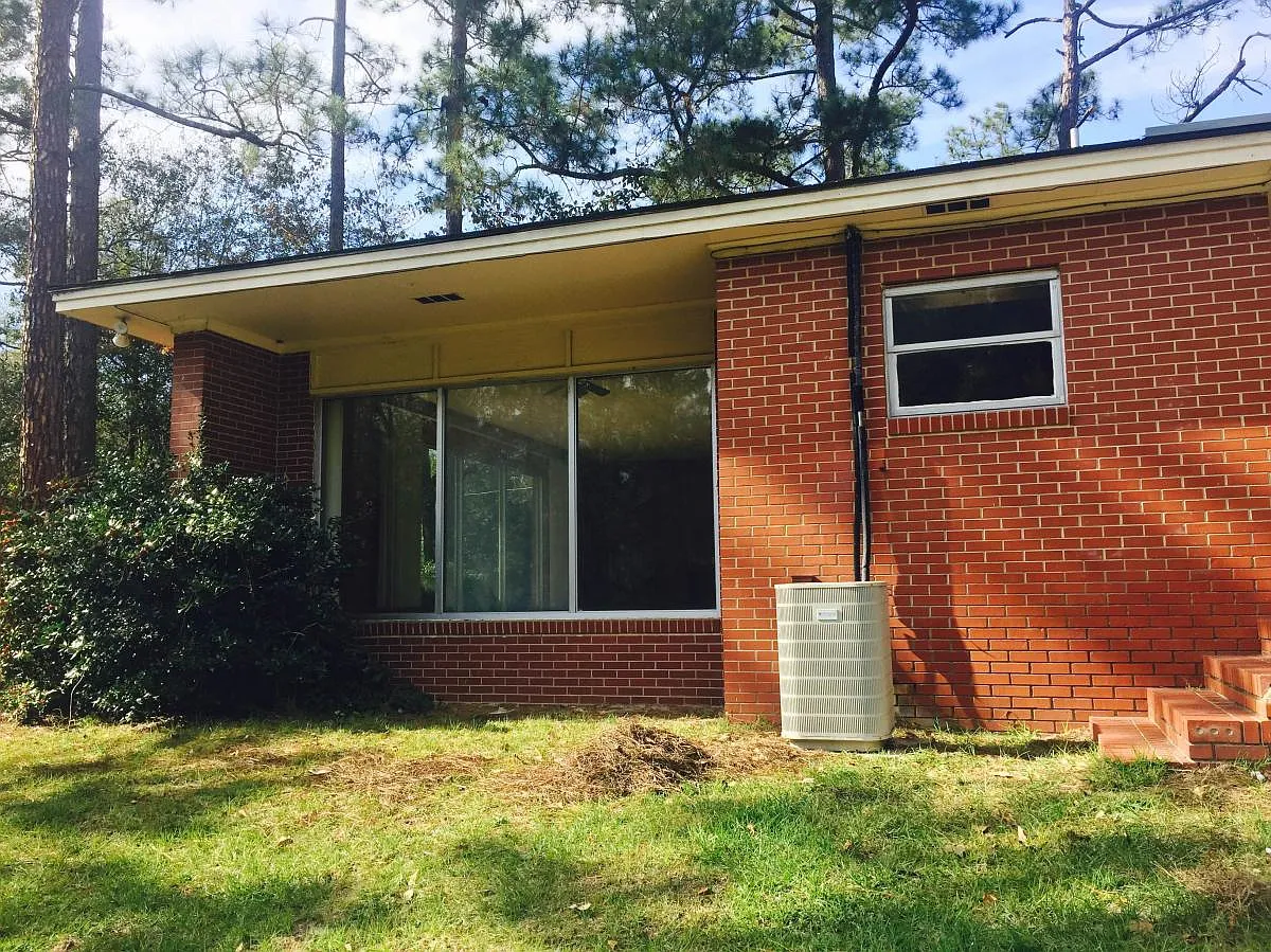3 bed, 2370 sqft, $1,700 — Photo 2