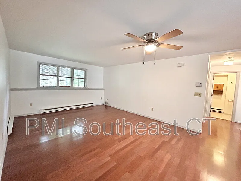 2 bed, 1.0 bath, $1,600 — Photo 2