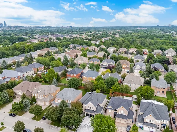 2152 Manor Hill Dr, Mississauga, ON L5M 5H9