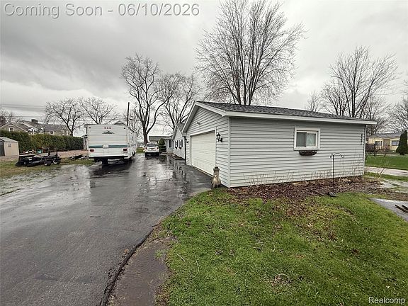 5th image of 4901 Pointe Tremble Rd