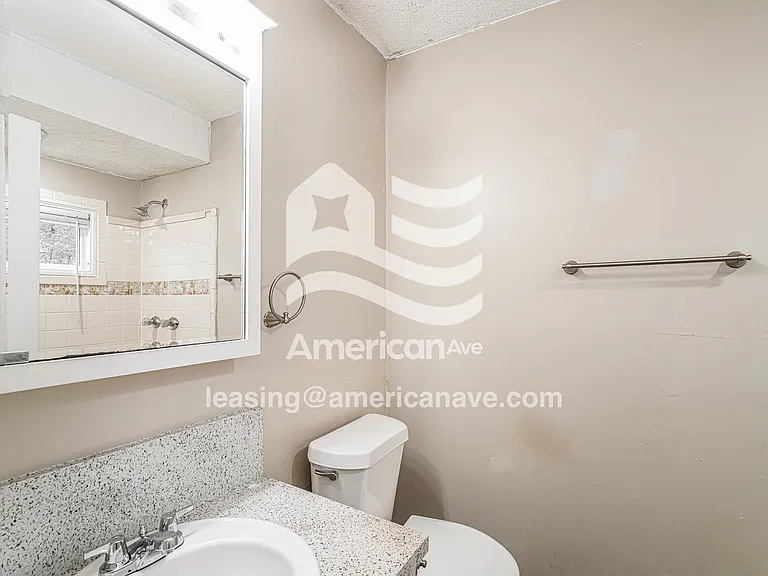 1597_011_bathroom_11.jpg