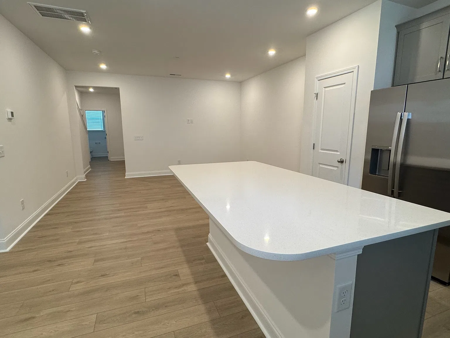 3 bed, 2.5 bath, 1602 sqft, $2,200 — Photo 3