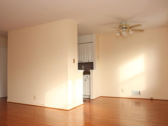 3rd image of 920 Armstrong Ave APT 2-3