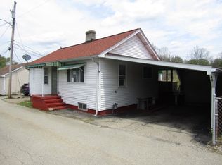 48 Locust St, Ellsworth, PA 15331