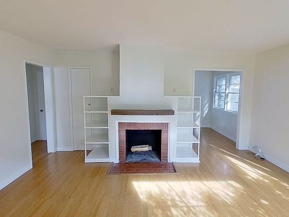 4th image of 614 Marguerite Ave #A