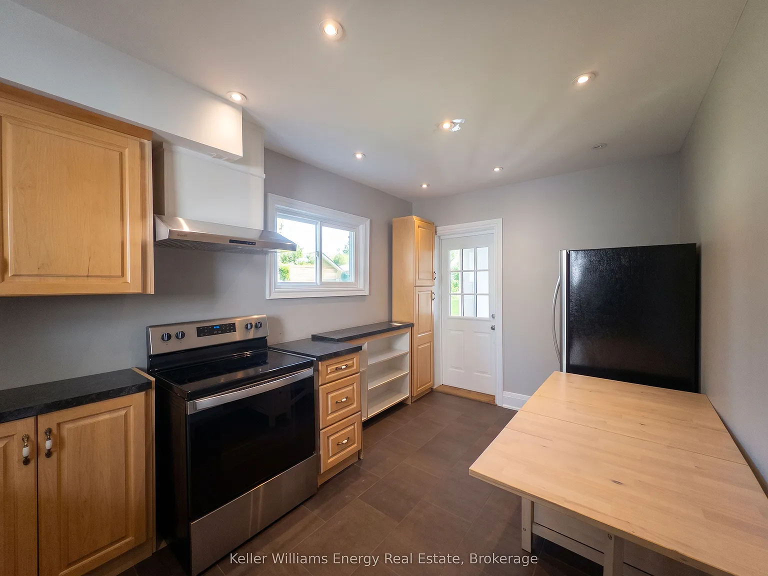 4 bed, $2,150 — Photo 4