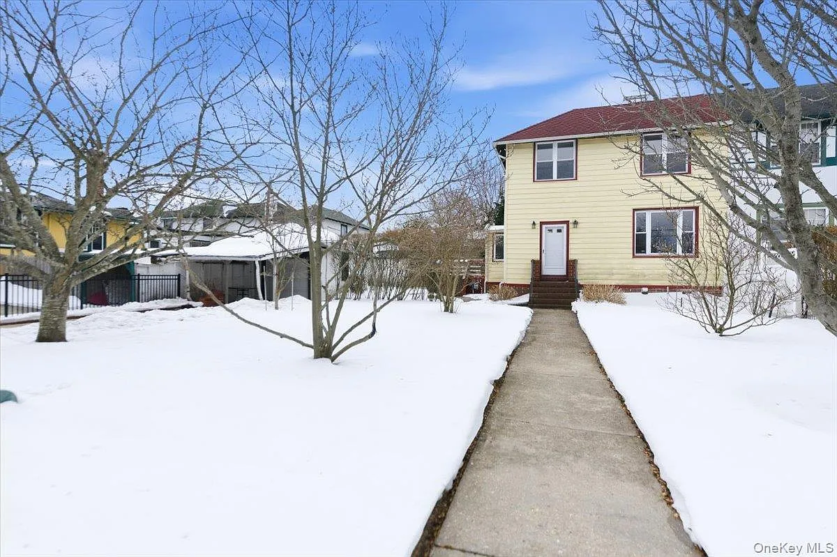 136 Lido Boulevard photo 1