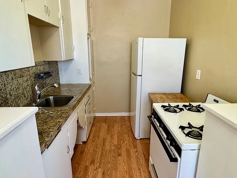 3824 Fourth Avenue — Photo 10