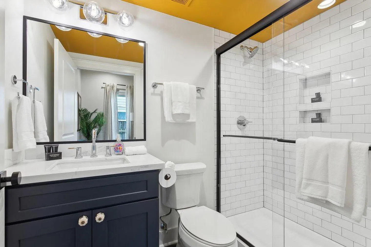 Studio, 1.0 bath, 430 sqft, $3,899 — Photo 3