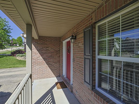 3rd image of 1104 Amblewood Ct