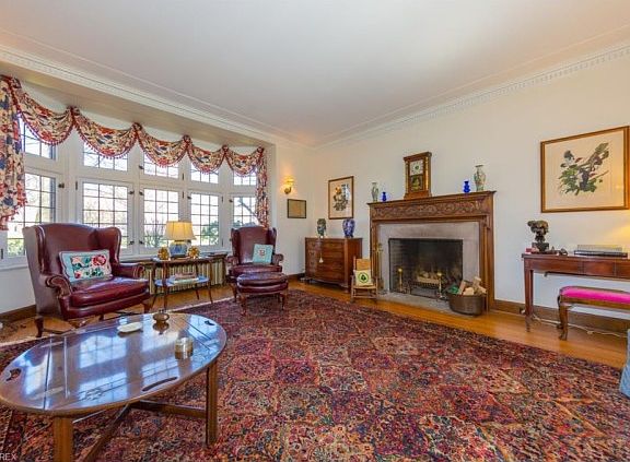 5th image of 2732 Fairmount Blvd