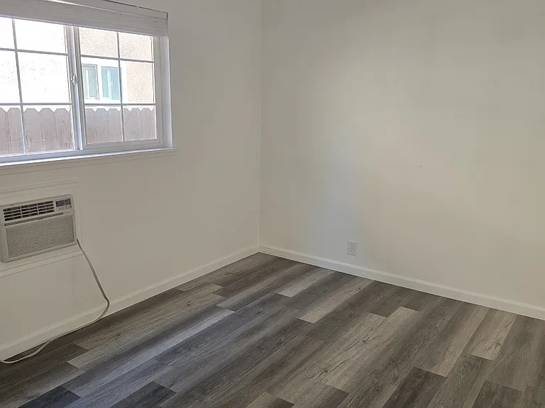 2405 F St #3 — Photo 4