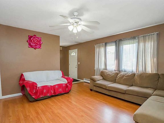 4th image of 124 McNair St
