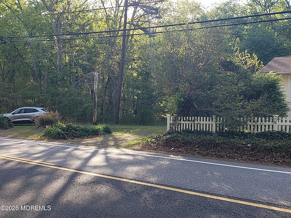 3rd image of 689 Freehold Road