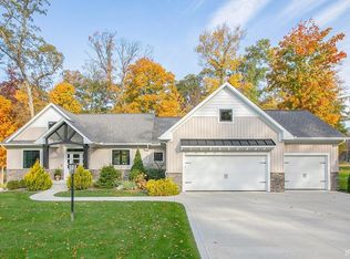 19717 Whispering Woods Dr, Bristol, IN 46507
